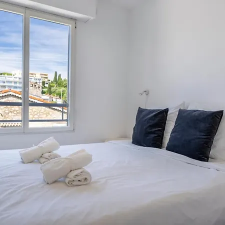 La Belle - Two Bedroom *