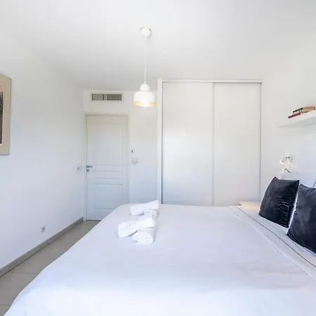 La Belle - Two Bedroom Apartment Antibes