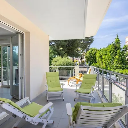 La Belle - Two Bedroom *